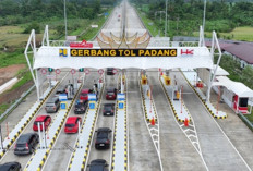 Puluhan Ribu Kendaraan Padati Ruas Tol Padang-Sicincin Saat Libur Panjang