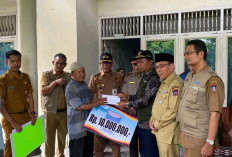 Wawako Padang Maigus Nasir Salurkan Bantuan Korban Kebakaran Jati, Ingatkan Pentingnya Sabar dan Waspada