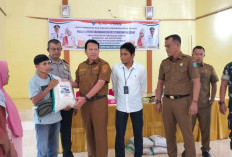 Bantuan Beras Cadangan Pemerintah Disalurkan untuk 53 KK di Huntara Bayang Utara