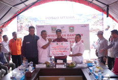 Kemensos Serahkan Bantuan Rp358,86 Juta untuk Penanganan Bencana di Kabupaten Solok