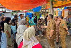 Hadapi Lonjakan Wisatawan Lebaran, PKL Pantai Carocok Painan Mulai Bersolek