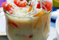 Sop Buah: Primadona Takjil yang Menggoda, Simak Tips Sehat Mengonsumsinya