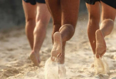Padang Pariaman Barefoot Running 2026 Siap Digelar, Sensasi Unik Lari Tanpa Alas Kaki di Pantai