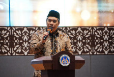 Hangatkan Silaturahmi, UNP Lepas 16 Calon Jemaah Haji di Momen Halal Bihalal