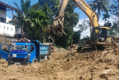 Percepat Pemulihan Pascabencana, Pemko Padang Bersihkan Sisa Longsor di Sejumlah Titik 