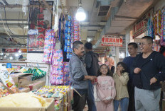 Monitoring Kebersihan Pasar Pusat, Wako Hendri Arnis Ajak Pedagang Wujudkan Pasar Bersih dan Nyaman