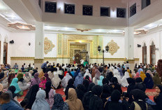 Bantu Masyarakat Sungai Geringging, Inspektur Sumbar Andri Yulika Pimpin Safari Ramadan di Masjid Raya