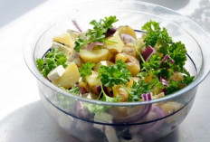Resep Salad Kentang ala Jennifer Lopez: Hidangan Keluarga dengan Rasa Asam Segar yang Unik