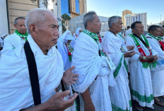 Keberangkatan Perdana Jamaah Umrah Sumbar: 393 Orang Diterbangkan ke Madinah 