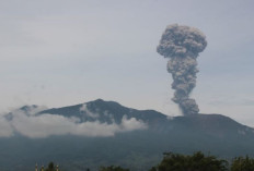 Gunung Marapi Kembali Erupsi, Abu Vulkanik Mengarah ke Padang Panjang dan Tanah Datar