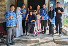 Wujud Nyata Kepedulian, Pemkot Padang Serahkan Bantuan Kursi Roda bagi Warga Koto Pulai