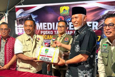 Pemprov Sumbar Kirim 2 Ton Rendang untuk Korban Gempa NTT, Gubernur Mahyeldi Serahkan Langsung di Labuan Bajo
